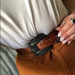 VINTAGE alligator skin brown belt w/ silver buckle